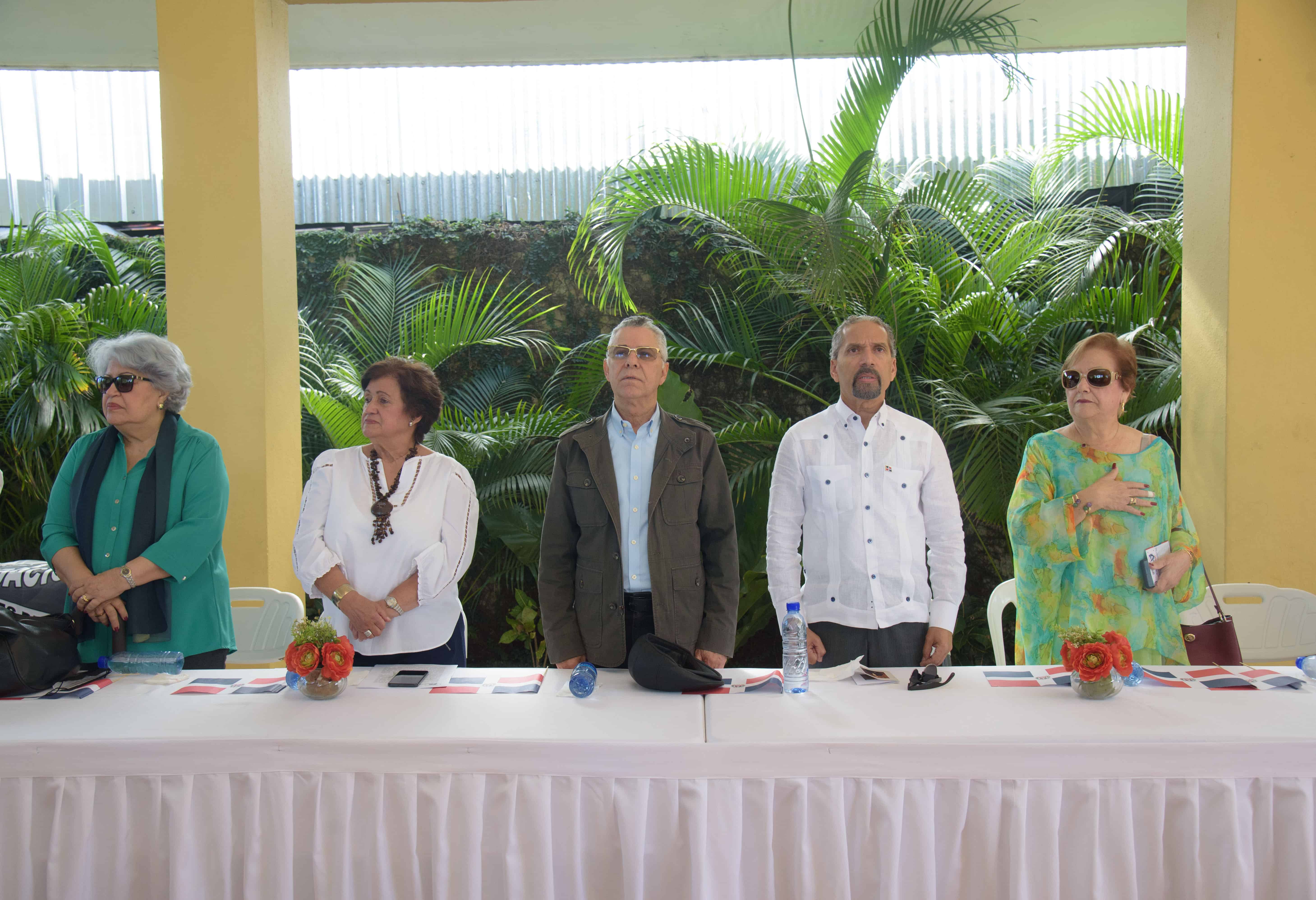 La mesa principal del acto