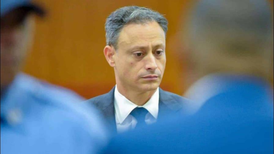 Tras 12 horas de litigio, juez aplaza revisión obligatoria de medida de coerción a Jean Alain Tras 12 horas de litigio, juez aplaza revisión obligatoria de medida de coerción a Jean Alain