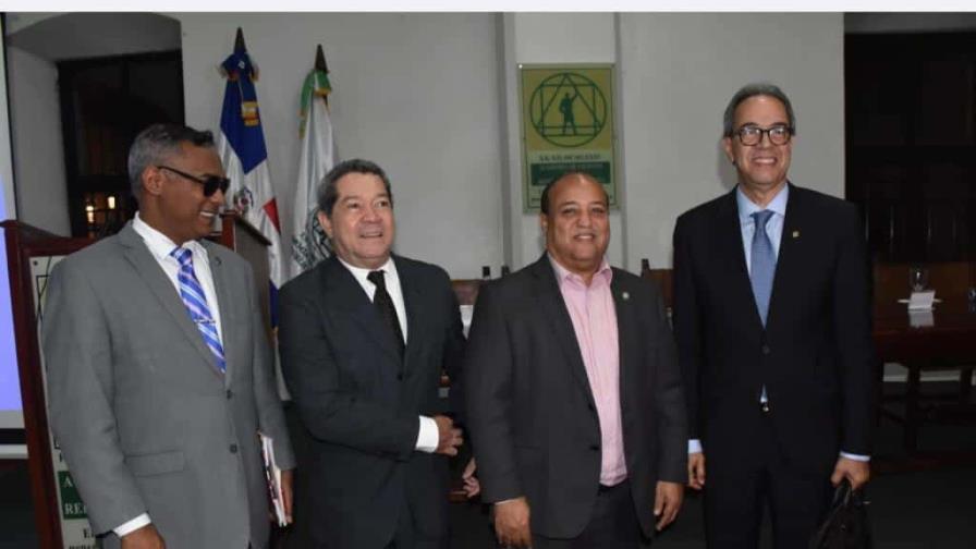 Andrés Merejo presenta sus dos nuevas obras en la Academia de Ciencias 