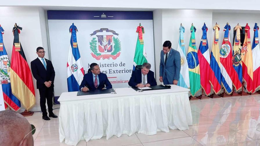 Comisionado de Béisbol y Federación De Sudafrica firman memorándum de cooperación