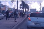 En plena vía pública, personas descuartizan animal y se llevan su carne en Santo Domingo Norte