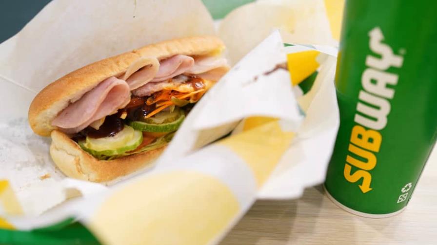 La cadena de comida rápida Subway explora una posible venta, según el WSJ