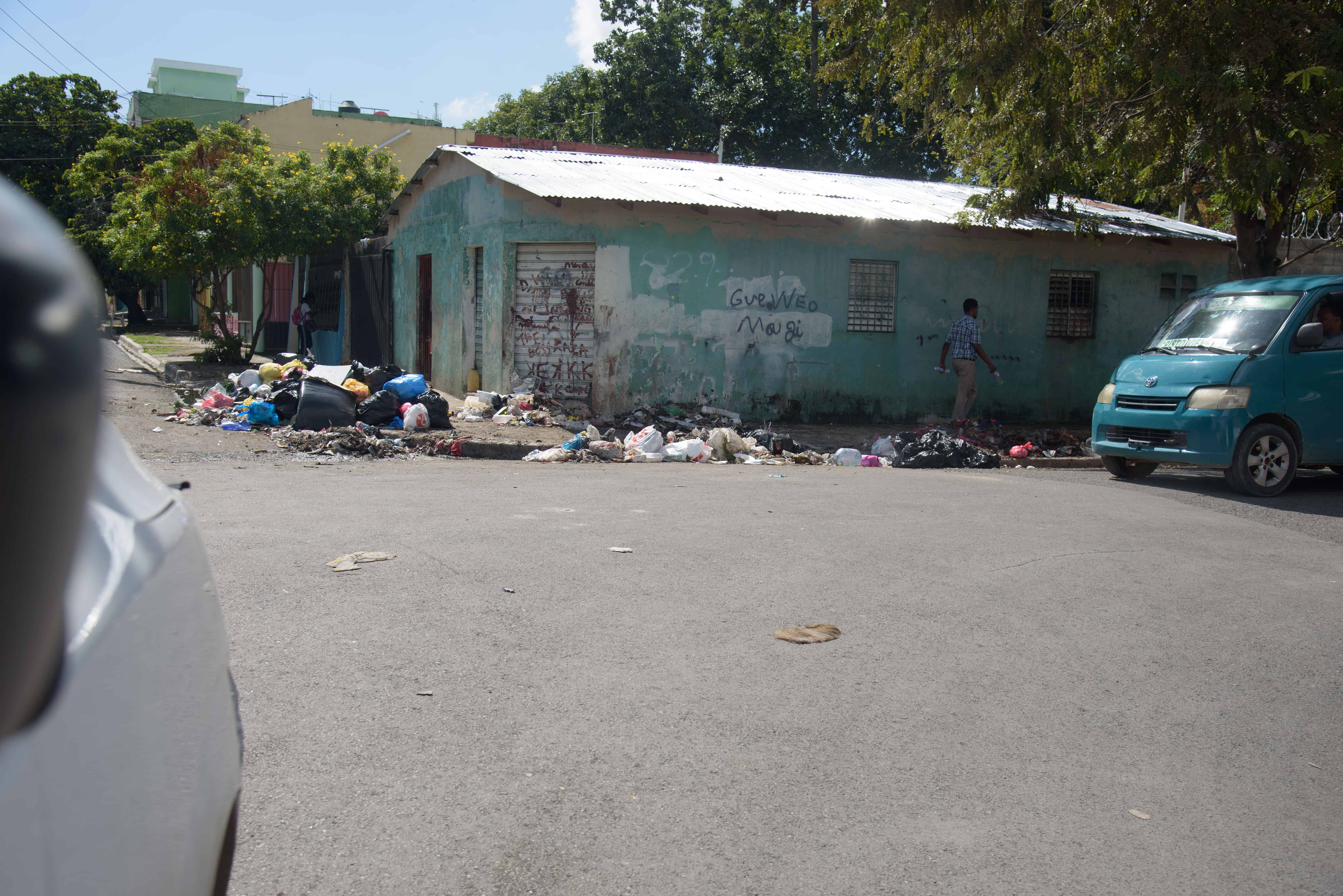 Uno de los improvisados vertederos de santo Domingo Este