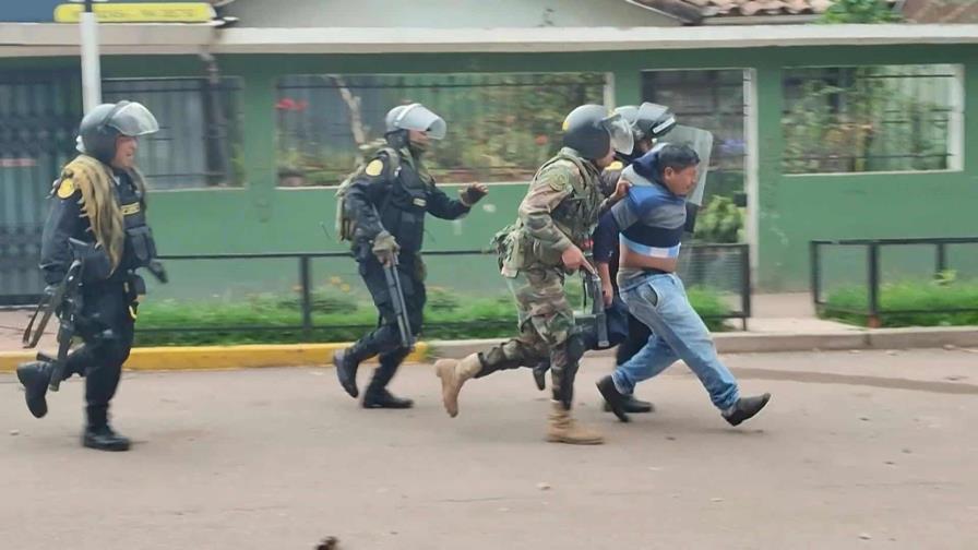 Un muerto en nueva jornada de bloqueos y protestas contra la presidenta de Perú