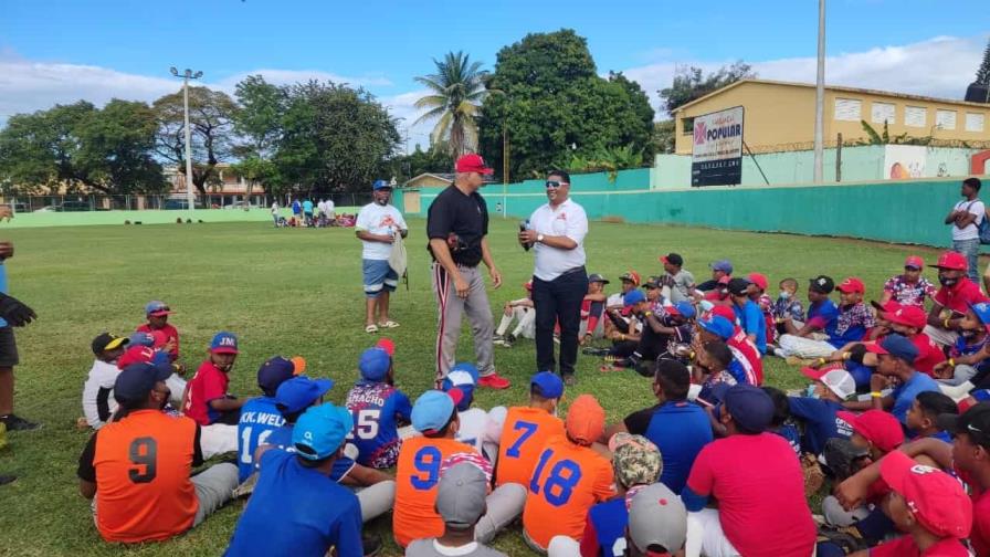 Anuncian clínica de béisbol Logrando Sueños, en play de Puerto Plata