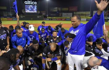 VIDEO | Estrellas y Licey van a la serie final de la pelota invernal dominicana