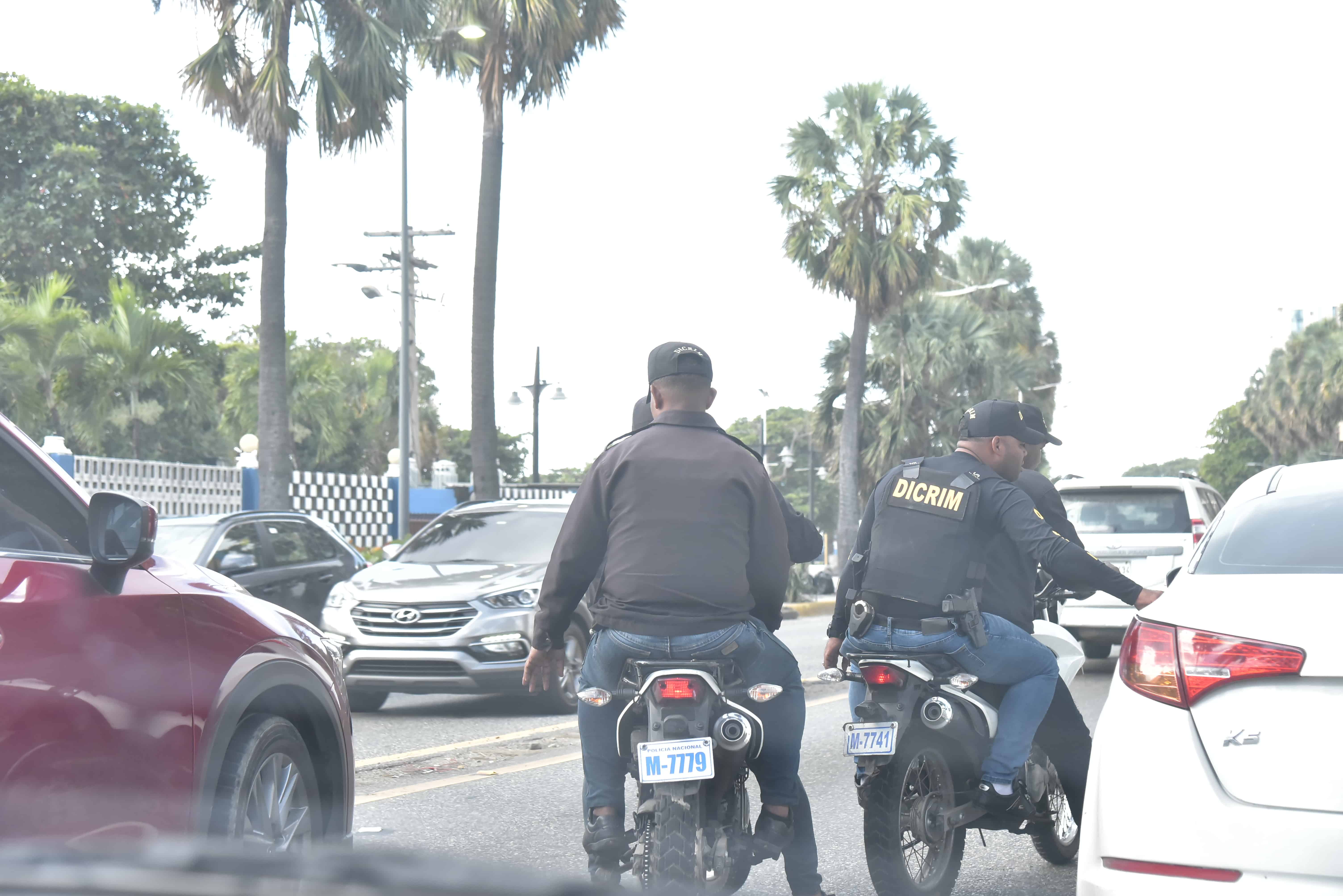 Agentes del Dirección Central de Investigación (DICRIM) en calles del Distrito Nacional. 