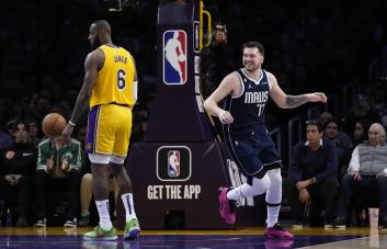 VIDEO | Doncic mejor que LeBron en victoria de Mavericks sobre Lakers