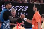 Djokovic vuelve a Melbourne con exhibición ante Kyrgios