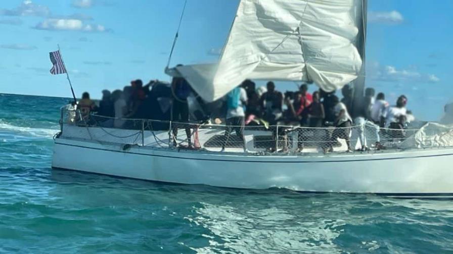 Detienen una embarcación cargada de migrantes haitianos en la bahía de Miami