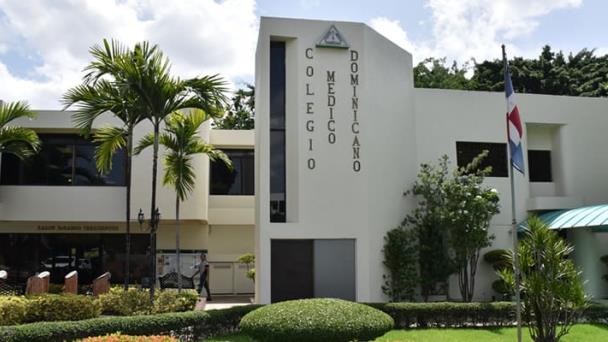 Actores del sector salud reunidos para resolver impasse entre médicos y aseguradoras