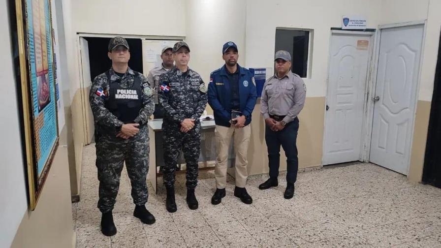 Autoridades de la Policía Nacional supervisaron varios destacamentos la madrugada de este viernes Autoridades de la Policía Nacional supervisaron varios destacamentos la madrugada de este viernes