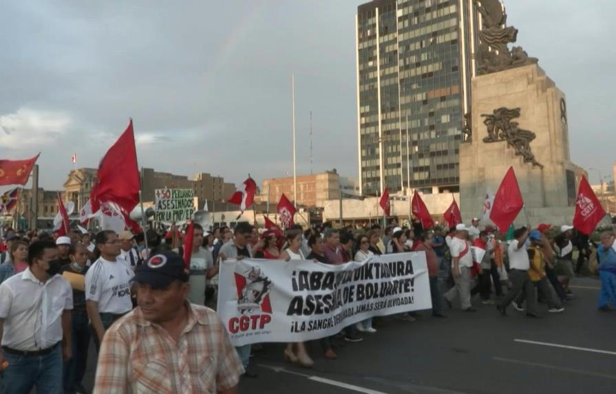 Lima se suma a protestas en Perú para reclamar renuncia de presidenta Boluarte