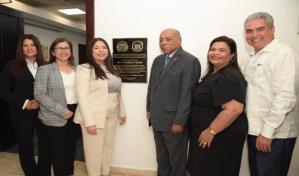 Tribunal Constitucional devela tarja en honor a Adriano Miguel Tejada