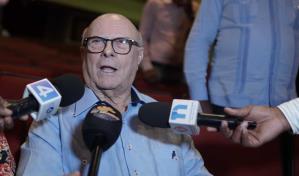 No saben de eso, dice Hip&oacute;lito sobre queja del PLD por los altos precios