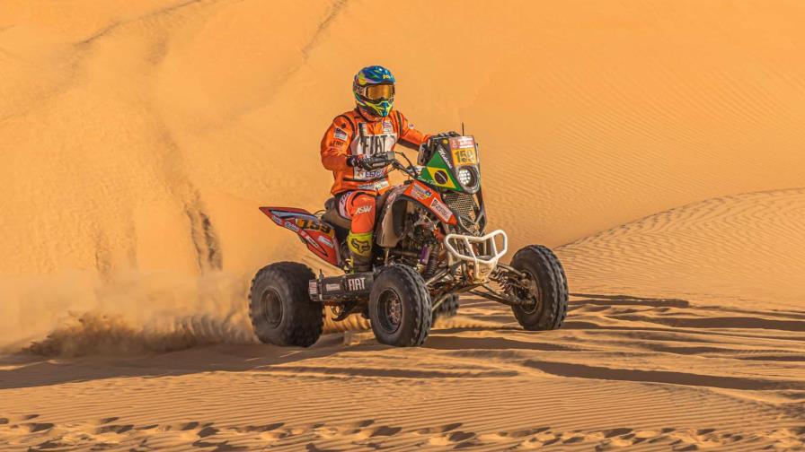 Las motos dan emoción al Dakar y Loeb logra una colección de récord