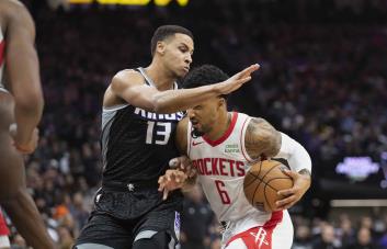 VIDEO | Sabonis firma triple-doble y Kings arrollan a Rockets