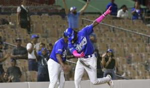 Pocos asistieron al primer partido de la final; fanáticos denuncian mercado negro se adueña de entradas al Quisqueya