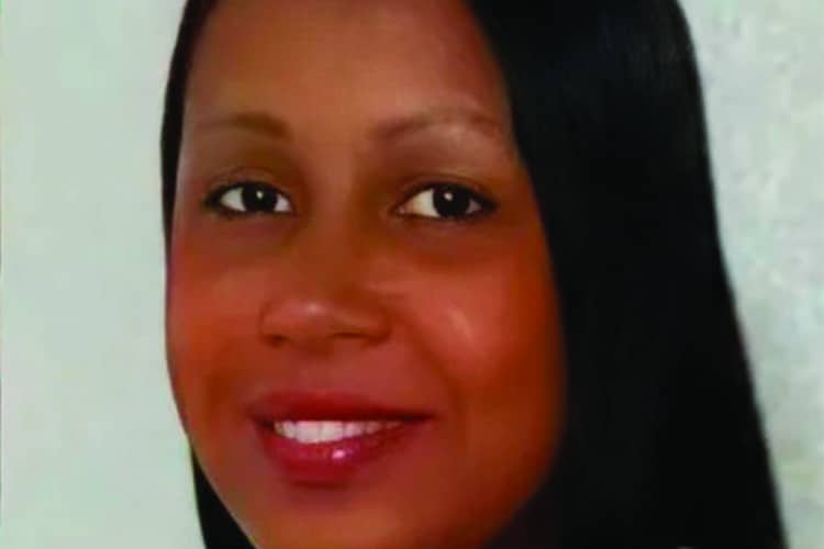 Tenía 34 años. La mató a balazos su expareja, con la que procreó una hija, de deciseis años al momento del feminicidio. El feminicida, a quienes sus parientes definen como un hombre “celoso y bruto”, penetró en la casa de su víctima y le disparó cuando ella se encontraba en la cocina, con una niña de un año y cinco meses en brazos, hija de una vecina. El feminicida se suicidó. Ocurrió <strong>el 8 de diciembre</strong> en la comunidad La Canela, Santiago.