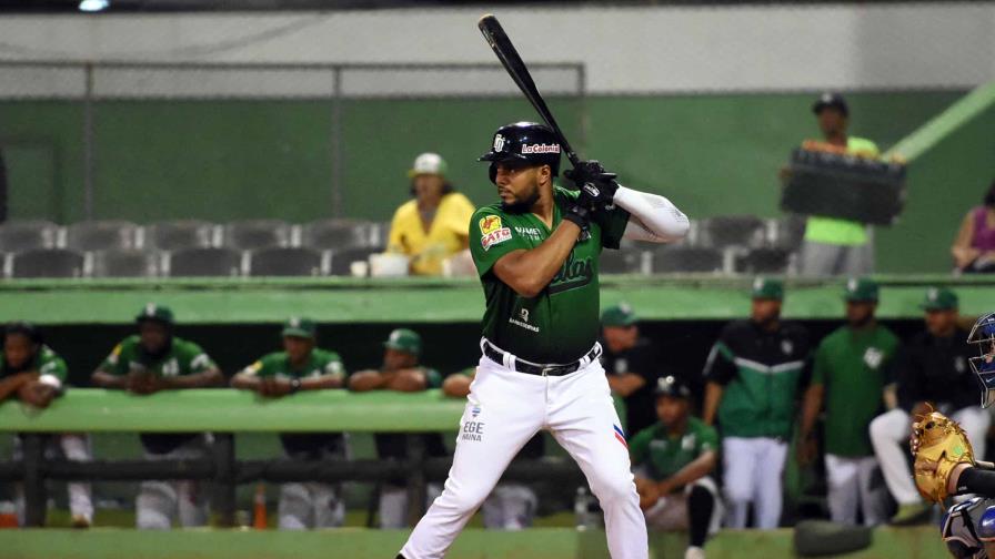 Candelario y Urrutia le dan la victoria a las Estrellas en el primero de la final