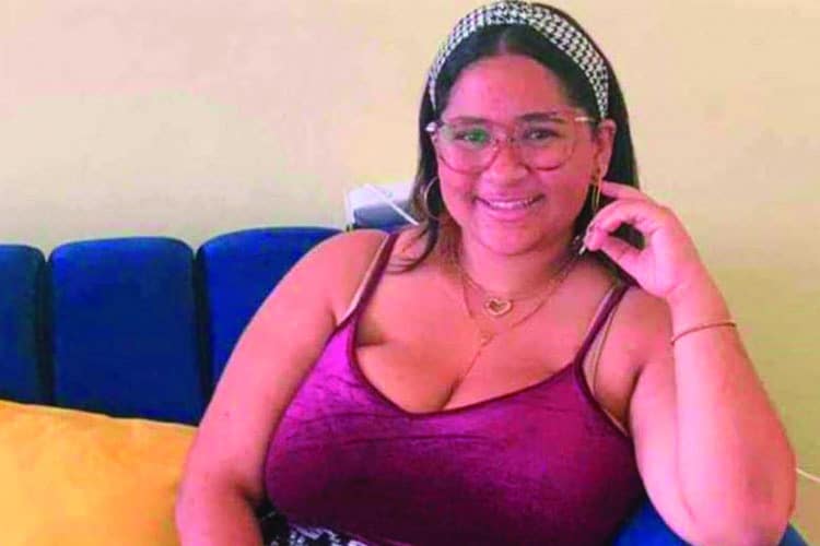 Tenía 19 años. La mató de un disparo en la cabeza su pareja, a quien se había unido menos de dos meses antes. El feminicida alegó en principio que el disparo fue accidental, pero las evidencias recogidas por la Fiscalía demostraban lo contrario. El pueblo de Nagua, de donde era oriunda, realizó marchas y encendido de velas en reclamo de justicia para la víctima. Ocurrió <strong>el 7 de octubre</strong> en el sector Pueblo Nuevo, de El Factor, Nagua.