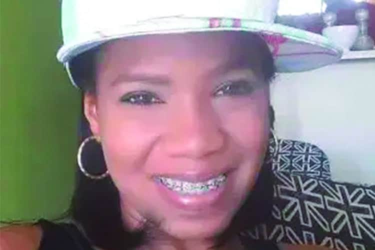 Tenía 35 años. Era propietaria de un pequeño hotel. La mató a matillazos y puñaladas su expareja, quien cometió suicidio. Quedan huérfanos dos niños. Tres meses antes, Milka grabó un video para denunciar que había sido agredida por el hombre y confesar que temía  por su vida. Tras este primer intento de feminicidio, radicó una denuncia que no fue debidamente atendida por la Policía.  La retiró la denuncia y  difundió un segundo video excusándose por haber acudido a los medios de comunicación antes que a la justicia. Afirmó entonces que su expareja “no es una persona violenta”.  El feminicida también difundió una grabación haciéndola responsable de la agresión y afirmando que nunca “le haría daño”. Sin embargo, la mató. En un segundo video no datado, el feminicida pide perdón a su víctima, a la familia de esta y reitera su “amor” por la víctima. Ocurrió el <strong>15 de julio</strong>  en Los Miches, Dajabón.<br>