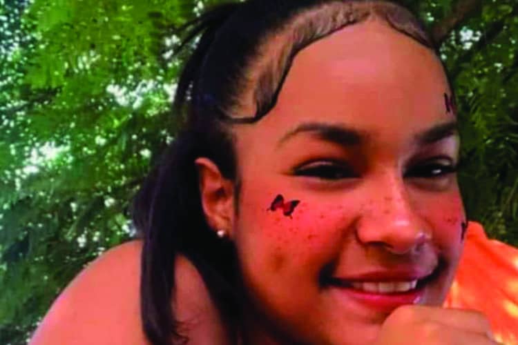 Tenía 17 años.  La mató un hombre con el cual, según versiones no confirmadas, mantenía una relación. Sobre lo que hay certeza es de que el feminicida frecuentaba la casa de su víctima, y que la atrajo a la suya con la promesa de entregarle un celular. La jovencita fue denunciada como desaparecida el 2 de octubre, pero no será hasta un mes después cuando el confeso feminicida guíe a las autoridades a una comunidad cercana a la frontera con Haití, donde enterró su cuerpo descuartizado. En el 2020, el feminicida fue principal sospechoso de la muerte de Gerder Rosario Contreras, de 18 años, y se le impusieron tres meses de prisión preventiva, pero se fugó de la cárcel, siendo reapresado en Haití., En la ocasión, un tribunal lo dejó en libertad por insuficiencia de pruebas. Ocurrió <strong>el 2 de octubre</strong> en Elías Piña.