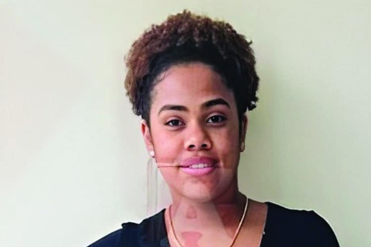 Tenía 35 años. Era propietaria de un pequeño salón de belleza. La mató de varios disparos su expareja, de la cual tenía dos años separada y con quien procreó tres hijos. El feminicida se suicidó. Por el acoso y las amenazas de muerte que profería constantemente, la mujer logró que le impusieran una orden de alejamiento. Esta medida no impidió que el feminicida se personara en el negocio de su víctima y terminara con su vida. Ocurrió <strong>el 4 de diciembre</strong> en San Francisco de Macorís.