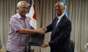 Firman acuerdo para la elaboración de libros de secundaria