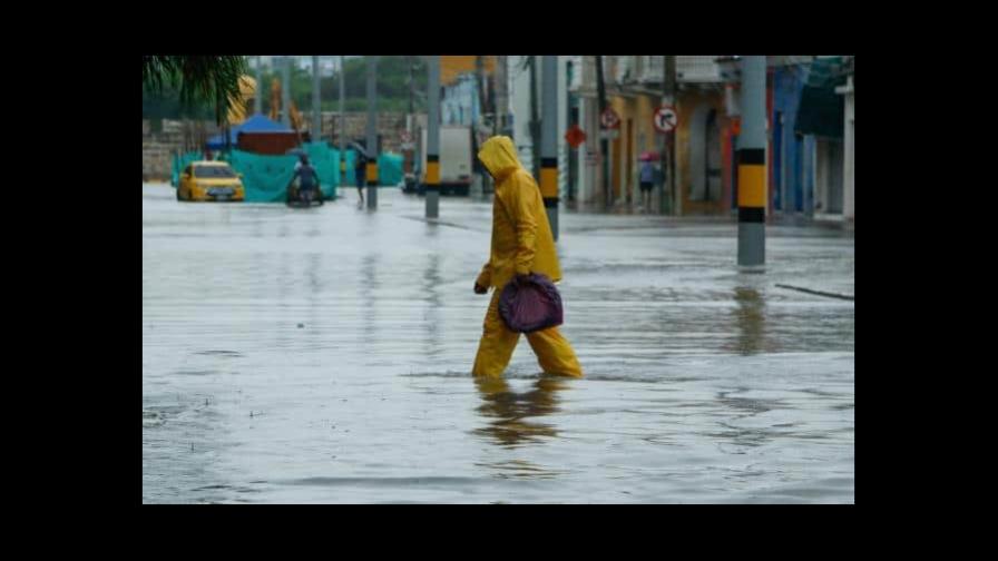 Torrenciales lluvias dejan dos muertos y 23 heridos en Medellín