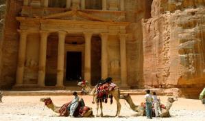 Turistas regresan a Petra, maravilla del desierto de Jordania