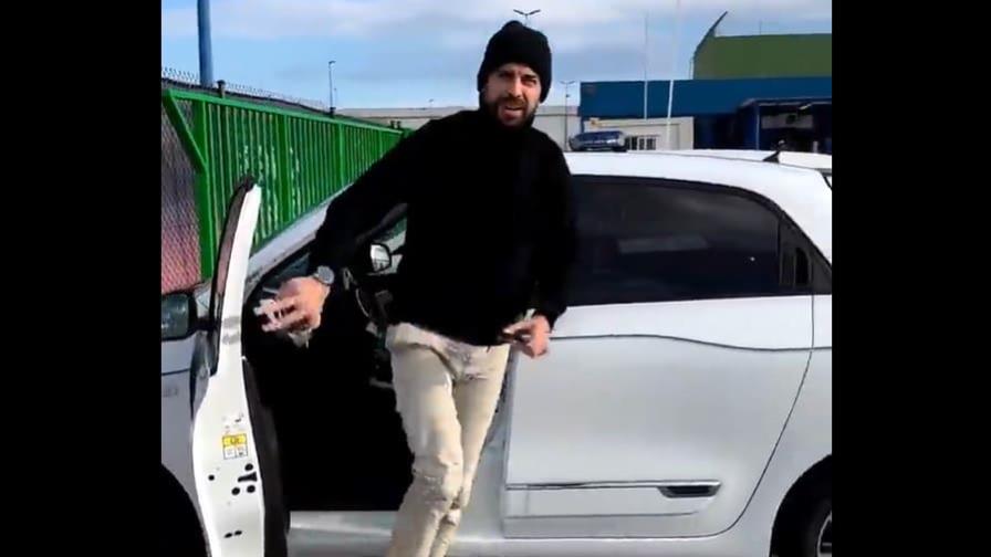 Piqué se pasa al Twingo en otra respuesta a Shakira