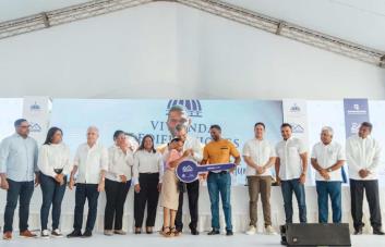 Abinader y ministro Bonilla entregan 100 apartamentos en “Mi Vivienda Hato Nuevo