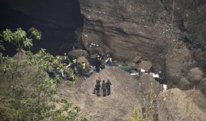 Encuentran las cajas negras del avión estrellado en Nepal
