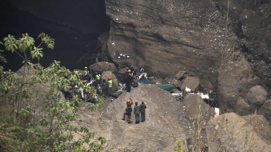 Encuentran las cajas negras del avión estrellado en Nepal Encuentran las cajas negras del avión estrellado en Nepal
