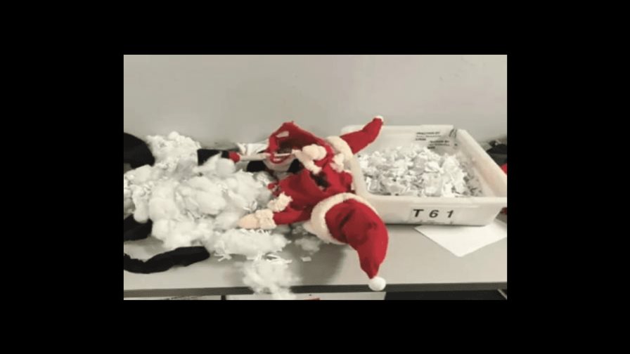 Atrapan a una dominicana con santas rellenos de cocaína en el aeropuerto de NY