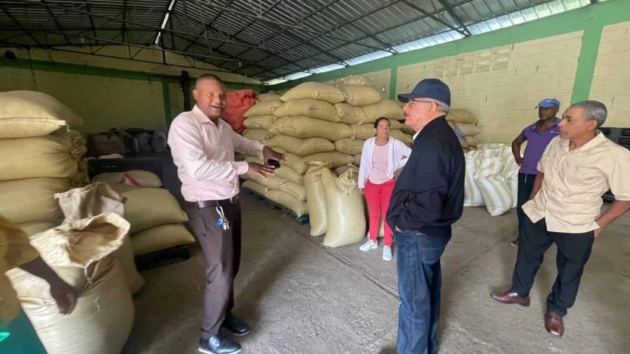 Danilo Medina dice Gobierno de Abinader es mucho pico y pala, pero poca tijera
