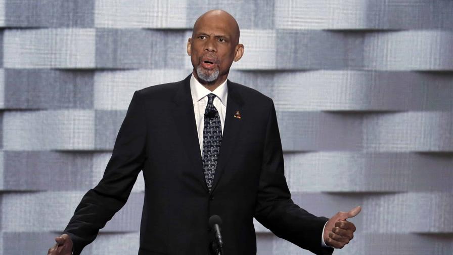 Abdul-Jabbar dice que Martin Luther King le inspiró en su carrera literaria