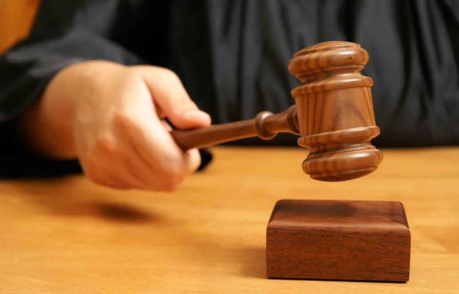 Condenan abogado a diez años de prisión por violar sobrina de su esposa
