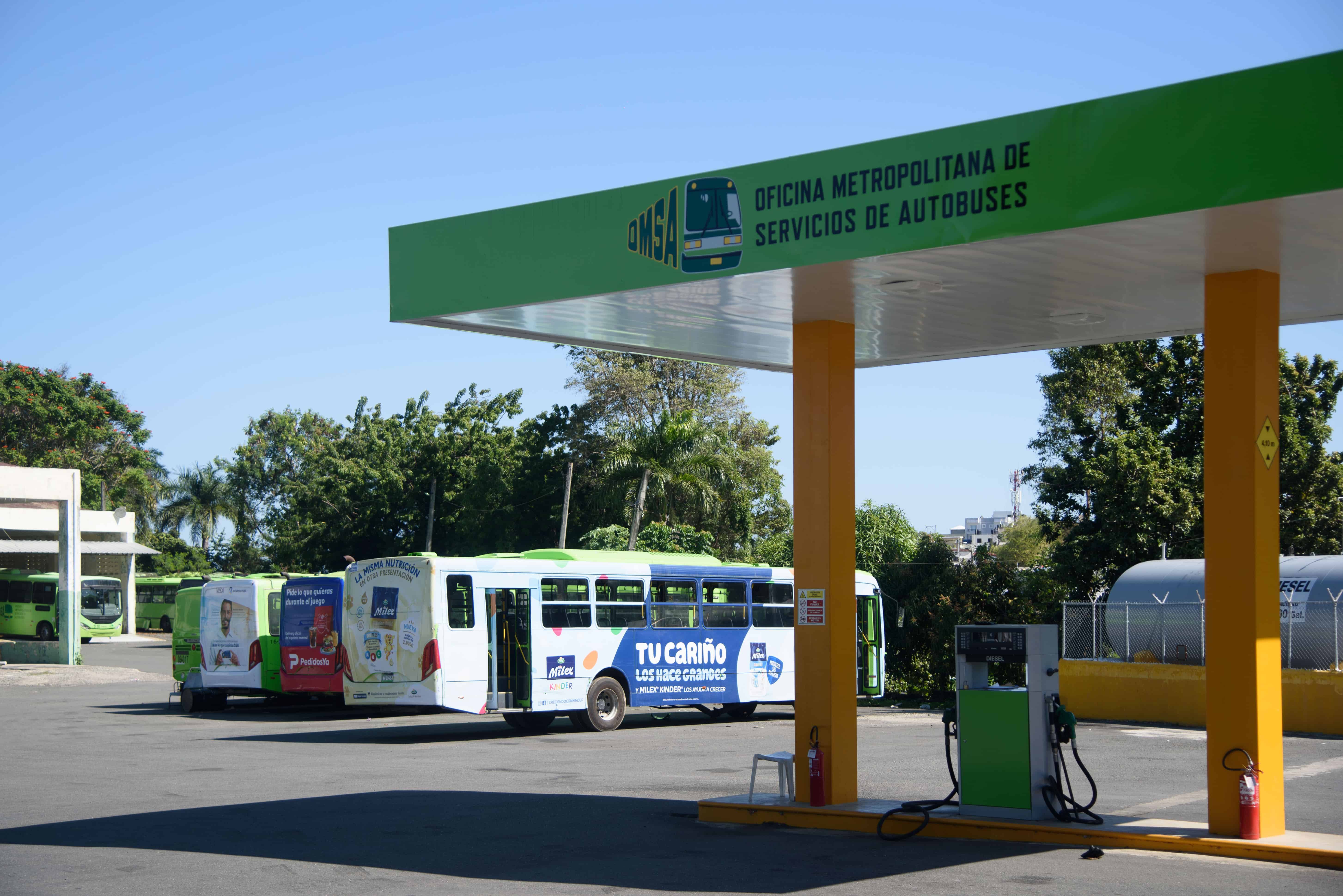 La terminal esta ubicada en el kilómetro 9 y medio de la Autopista Duarte.