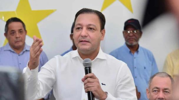 Abel Martínez critica al presidente Abinader por incumplir promesa de eliminar el anticipo