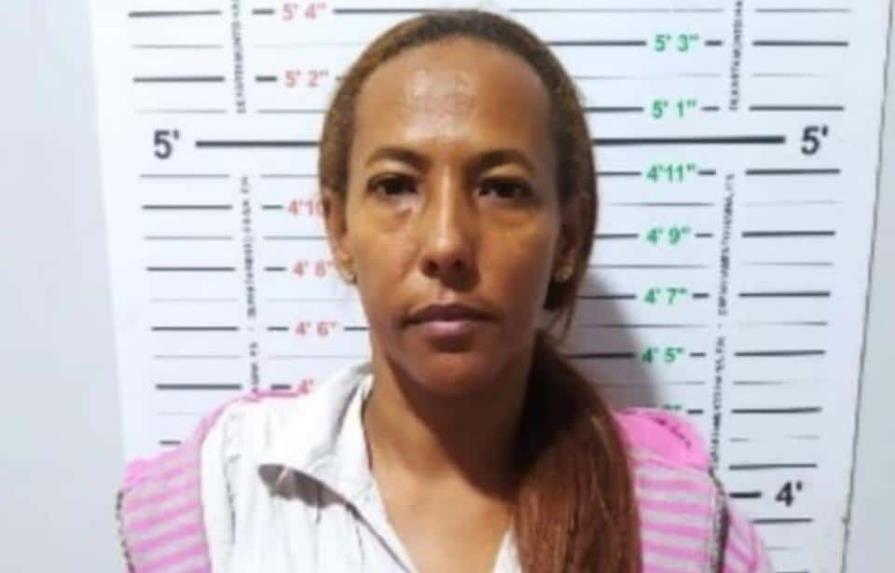 Se entrega mujer acusada de matar a reconocido pintor en Hato Mayor
