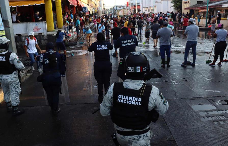 Guardia Nacional de México impide a haitianos comerciar en la frontera sur