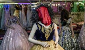 Talib&aacute;n exige cubrir cabezas de maniqu&iacute;es en Kabul