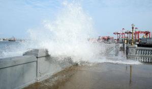 Perú eleva a 56 los puertos cerrados por oleajes en norte y centro del país