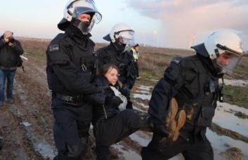 La Policía alemana desaloja a Greta Thunberg de protesta contra una mina de lignito