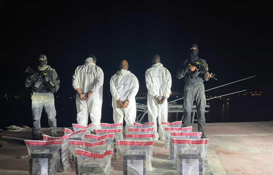 Autoridades decomisan 112 paquetes de droga y apresan tres hombres en Punta Cana
