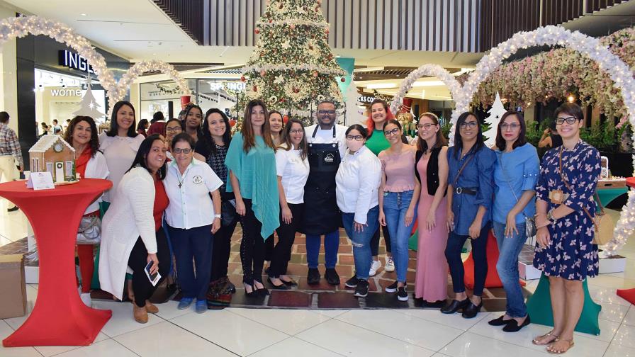 Más de 10 pasteleros exhibieron creativos diseños de Casitas de Jengibre en una exposición sin precedentes