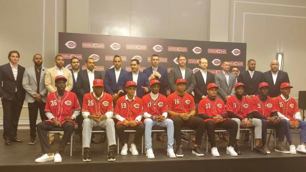 Rojos de Cincinnati suben al prospecto dominicano Arístides Aquino - Z 101  Digital