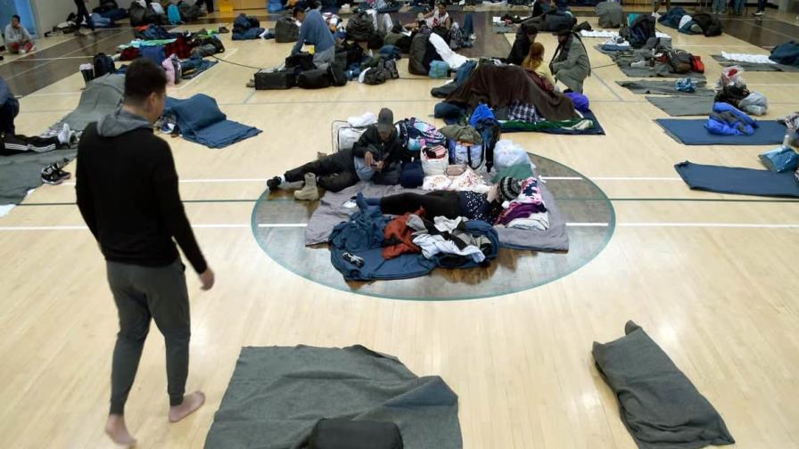 Los migrantes en Colorado buscan alternativas ante la reducción de ayuda oficial